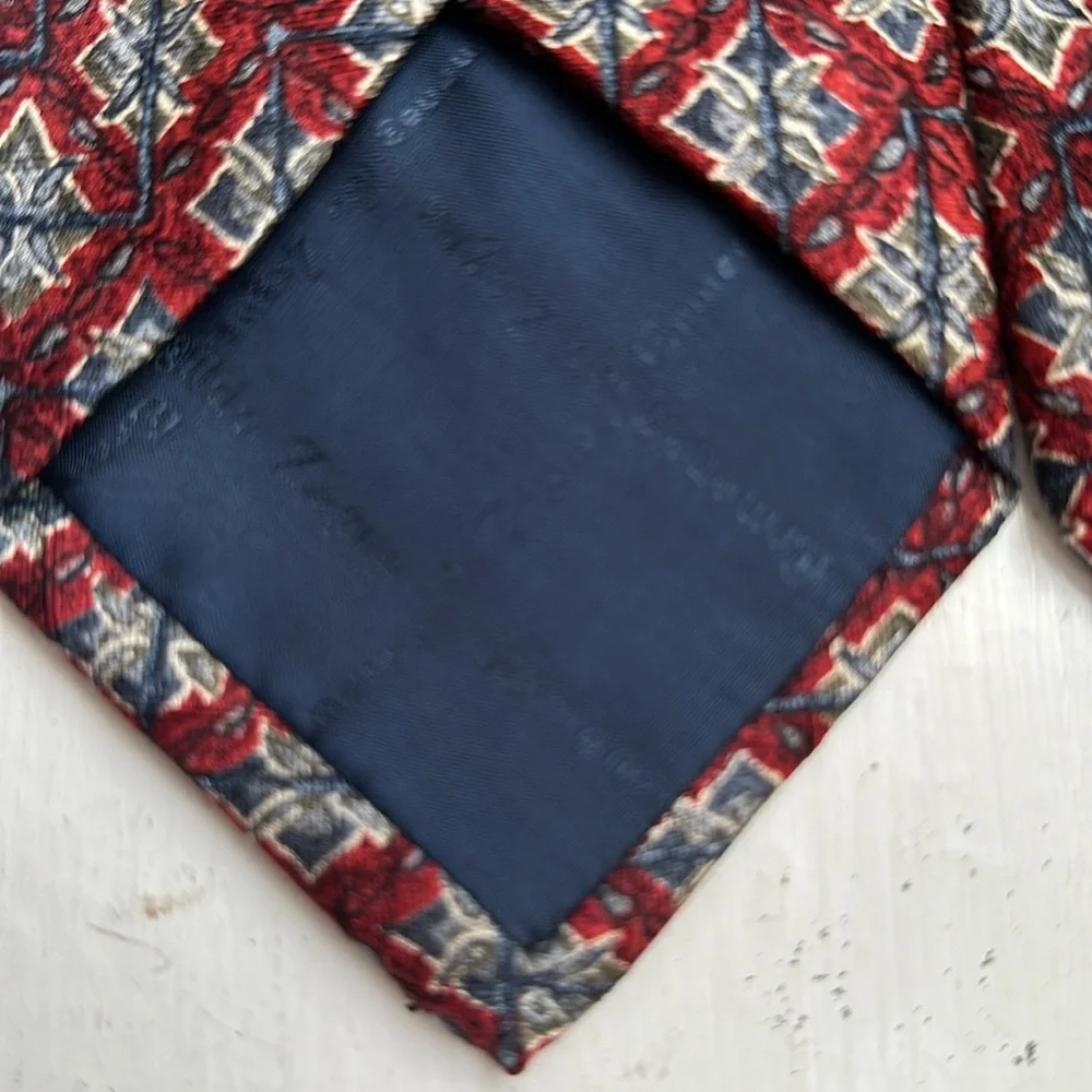 Ermenegildo Zegna Signature Red Blue 100% Silk Jacquard Tie